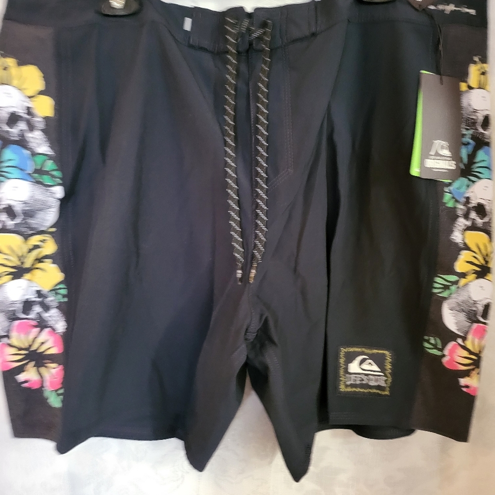 Quicksilver Men's Highline Skull Chain 18 Boardshort  Swim Trunk Size 40 - Picture 4 of 13